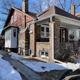 Furnished! Subway! All Included! - Photo 4