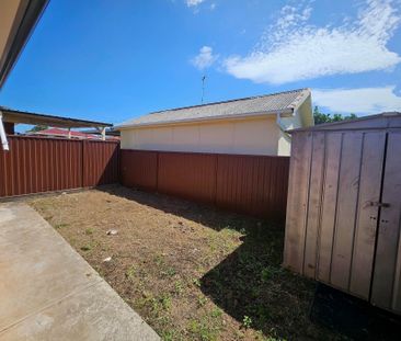 2 Bedroom Granny Flat with Street Frontage&excl;&excl; - Photo 3