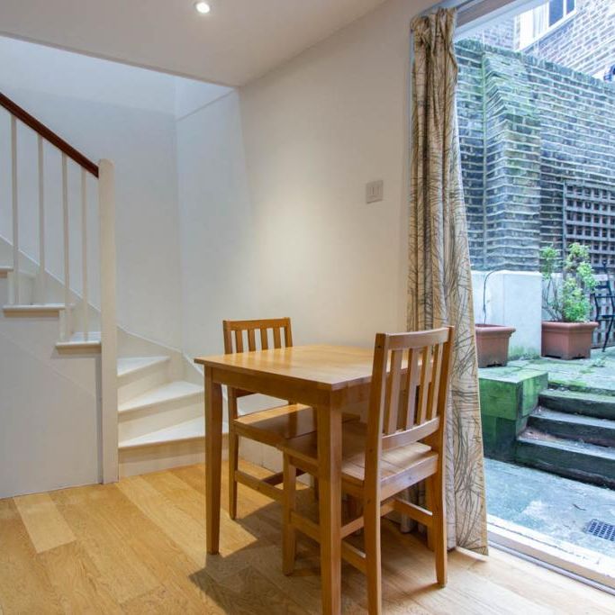 Flat 11 Cartwright Gardens, Bloomsbury WC1H 9EH - Photo 1
