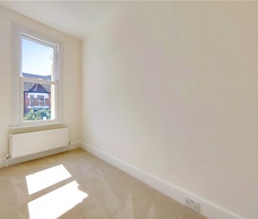 Families or maximum 2 sharers. A fantastic three bedroom first floo... - Photo 3
