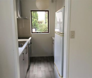 ELLERSLIE - 3 brm Townhouse - Great Locations - Photo 2