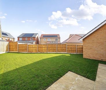 3 bedroom detached house to rent - Photo 4