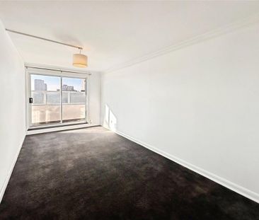 3 bedroom flat to rent - Photo 5