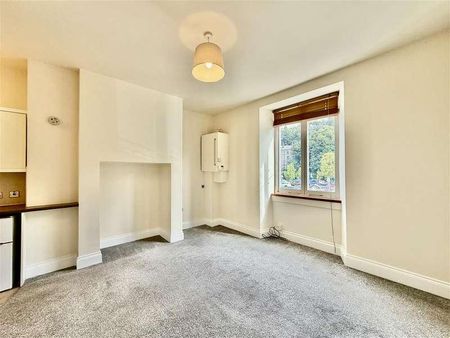 Huddersfield Road, Holmfirth, HD9 - Photo 3