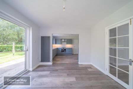 4 bedroom semi-detached house to rent - Photo 3