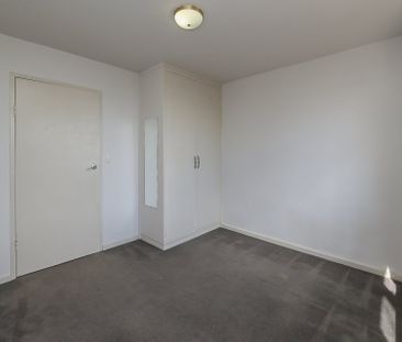 Spacious Two Bedroom Apartment In The Heart Of Kew - Photo 1