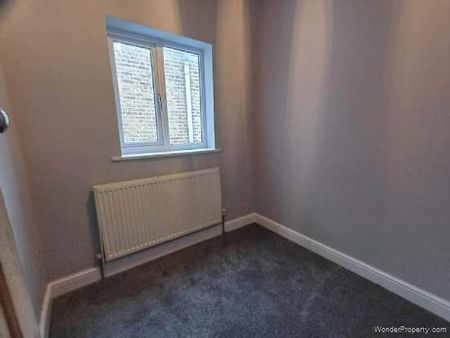 3 bedroom property to rent in London - Photo 4