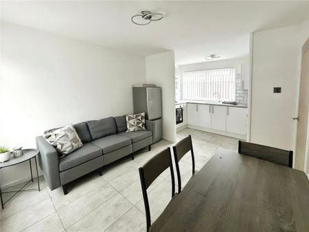 1 bedroom in a house share to rent - Photo 3