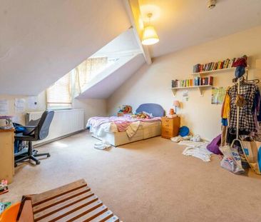 81A Gillygate - Photo 4