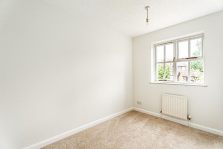 4 bedroom detached house to rent - Photo 3