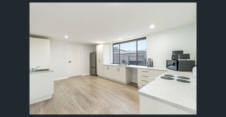 Beautifully Renovated 3-Bedroom Home - Photo 5