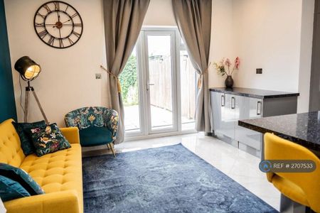 1 bedroom flat to rent - Photo 2