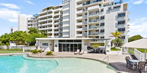 Easy Coastal Lifestyle – Furnished Spacious 2 Bed, 2 Bath Apartment - Photo 3