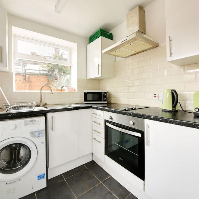 1 bedroom in a house share to rent - Photo 1