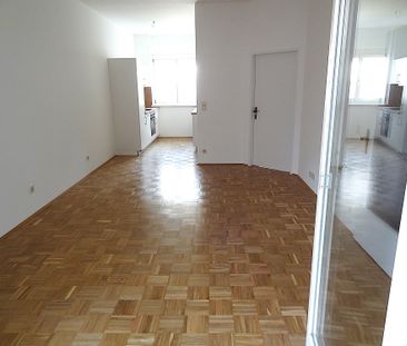 Gemütliche Mietwohnung mit neuer Einbauküche, Terrasse und Lift, in... - Photo 1