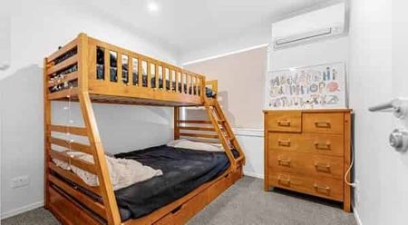 Modern 2-Bed Townhouse – Walk to Middlemore & Trai - Photo 2
