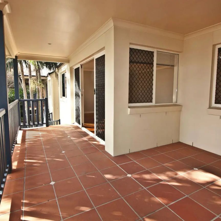 “Charming 3-Bedroom Townhouse in the Heart of Indooroopilly.” - Photo 1