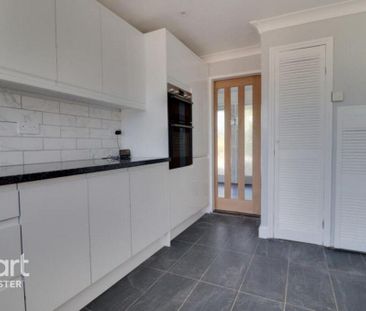 4 bedroom bungalow to rent - Photo 3