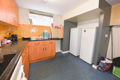 10 bedroom House in Beamsley Mnt/Ter, Leeds - Photo 4