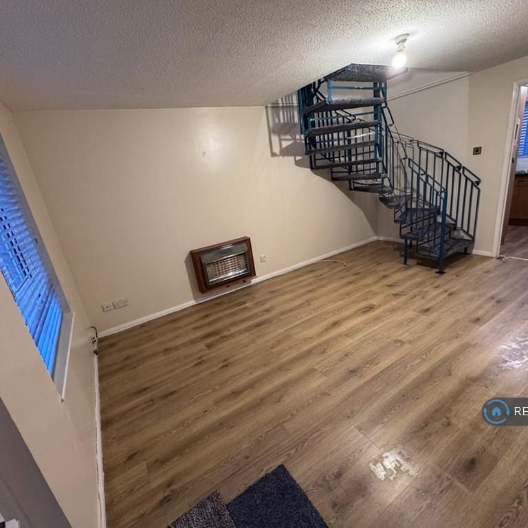 2 bedroom end of terrace house to rent - Photo 1