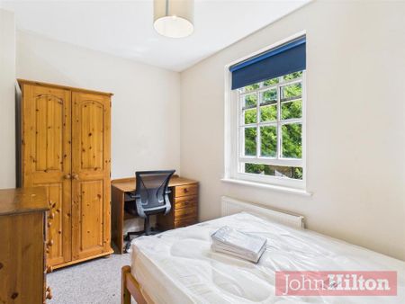 5 bedroom semi-detached house to rent - Photo 3