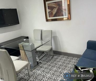 4 bedroom semi-detached house to rent - Photo 2