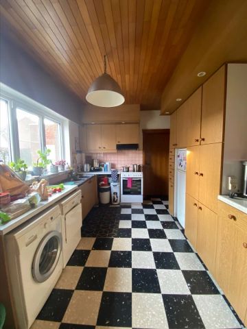 Rustig, doch nabij het centrum gelegen woning met 3 slaapkamers en tuin! - Photo 3