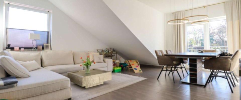 Helle und großzügige Dachgeschosswohnung in ruhiger Lage von Dormagen Alt-Hackenbroich - Foto 1