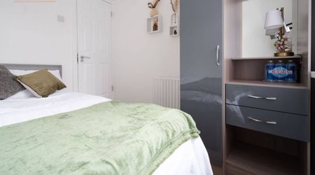 5 Bed Terraced House, Manningham Road, L4 - Photo 3