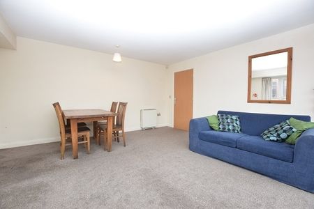 Royal Plaza, 2 Westfield Terrace, S1 4GD - Photo 3