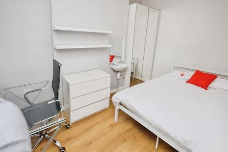 6 bedroom terraced house to rent - Photo 2