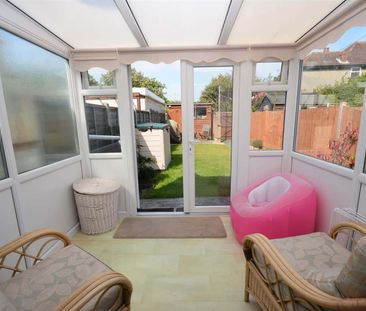 Somerton Avenue, Lowestoft - Photo 2