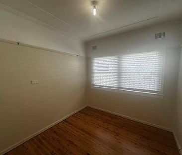 WELL PRESENTED FAMILY HOME! - Photo 5
