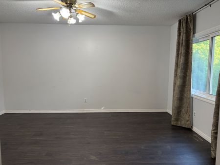 For Lease - 322 Scottsdale Drive, Guelph, Ontario - Photo 3