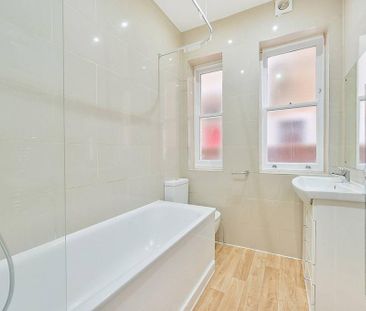 3 bedroom flat to rent - Photo 5