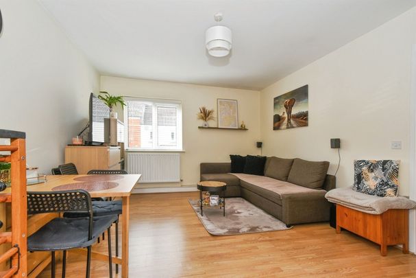 Whitney Street, Swindon - Photo 1