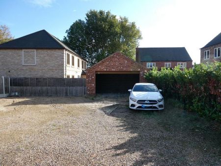 4 bedroom detached house to rent - Photo 4