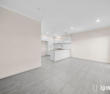 Stylish 3-Bedroom Ensuite Terrace House - Photo 6