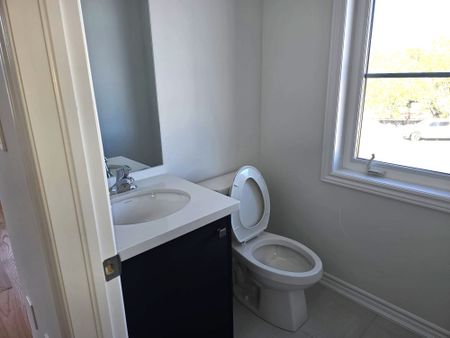 For Lease - 5959 Saigon Street, Mississauga, Ontario - Photo 3