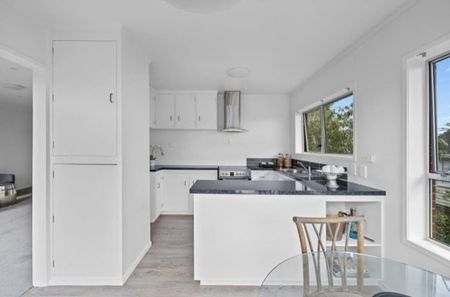 Modern 2-Bedroom Unit in Remuera – Perfect Location! - Photo 3