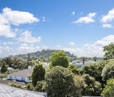 Luxury Living - Photo 4