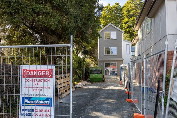 Brand-New Studio Complex - Only meters from the University! - Photo 1