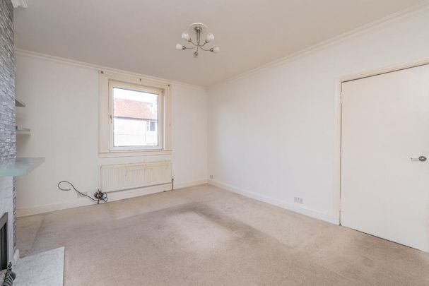 4 bedroom flat to rent - Photo 1
