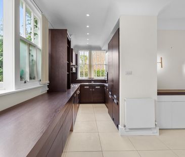 3 Bed Semi-Detached House, Lombardy Place, W2 - Photo 5