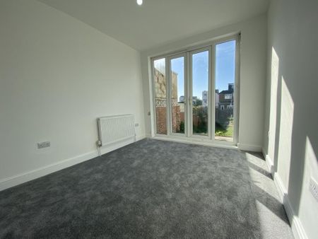 5 bedroom semi-detached house to rent - Photo 2