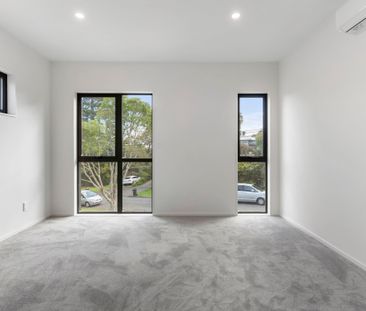 Near New Modern Luxury - Unbeatable Location - Photo 4
