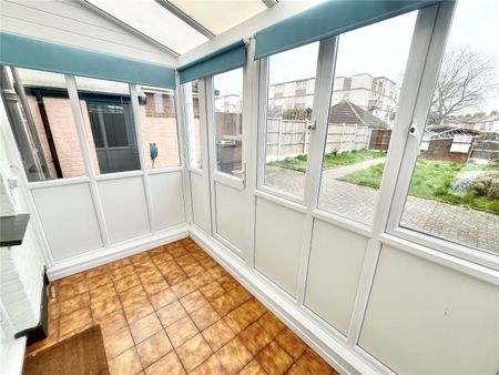 Oakhurst Road, Southend-on-Sea, Essex, SS2 5DT - Photo 2