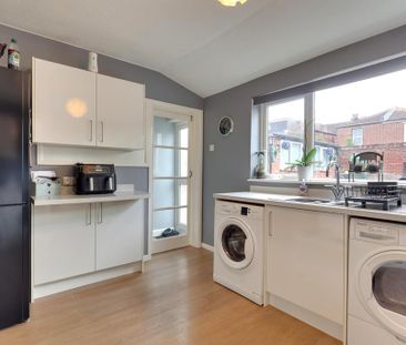 3 bedroom semi-detached house to rent - Photo 4