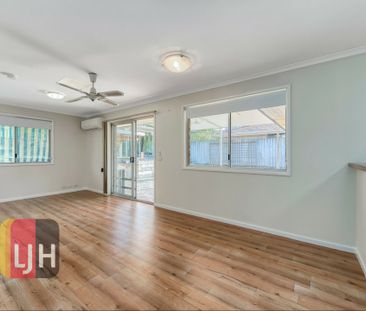 AIR CONDITIONED THREE BEDROOM HOME IN GREAT LOCATION! - Photo 3