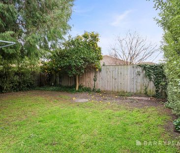 600m to Rosebud Primary School, Shops & Foreshore - Photo 5